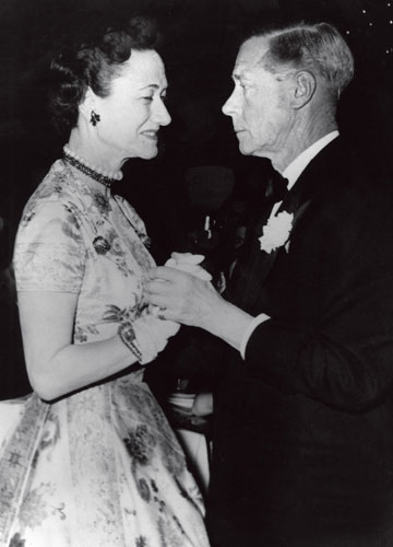 服饰潮流  [点击图片进入下一页]      1987年,苏富比的温莎公爵夫人