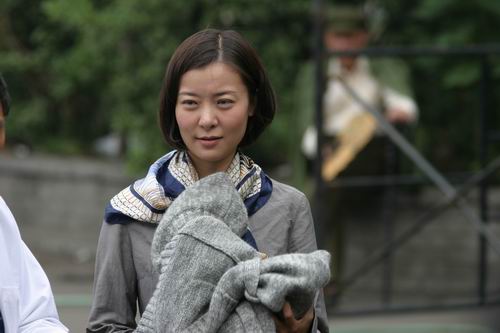 影视多栖明星柯蓝又和张丰毅,李强一起主演了电视剧《半路兄弟》饰演