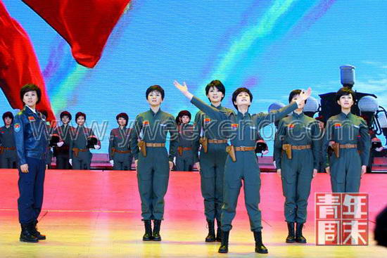中国首批女歼击机飞行员出演小品《我心飞翔》