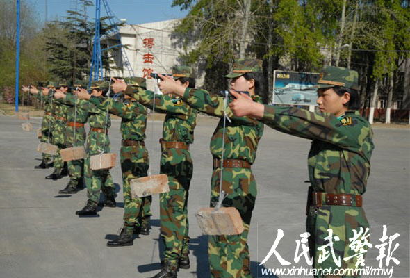 图解武警女子<em>特警队</em>:从<em>女</em>娇娃到霸王花-武警,北
