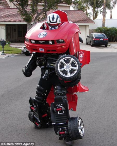 发烧友用玩具汽车制成现实版汽车人套装(图)-变