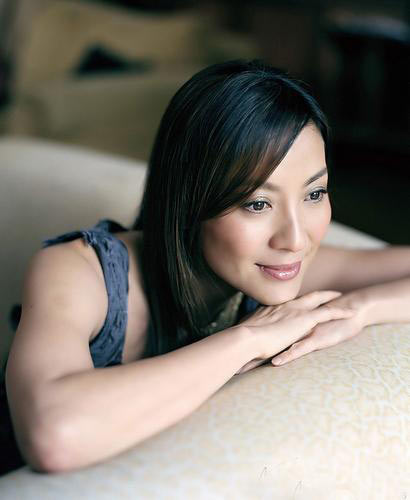 杨紫琼黑色蕾丝秀美背 挑战家庭<em>伦理片</em>--长兴新