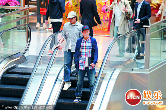 柏芝闹家变 陈冠希开心大露风凉话-风骚,滔滔不