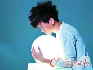 草根明星易成流星 张杰选择弃暗投明