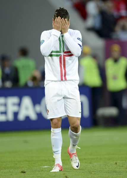 C罗失单刀本特纳2球 葡萄牙奇兵绝杀3-2丹麦