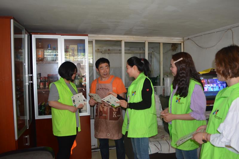 小西门社区开展青年志愿者带头创文明 助力垃