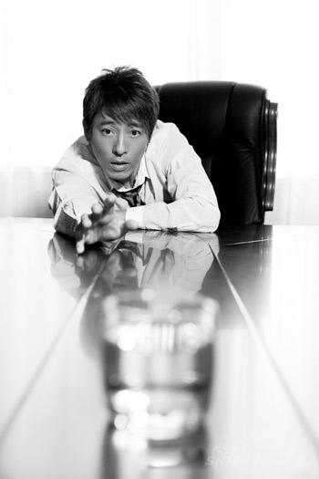 组图:吕颂贤最新杂志大片 成熟男人别样风情