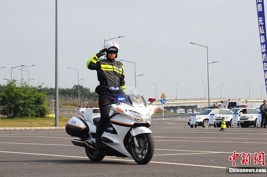 深圳交警举行应急处突演练